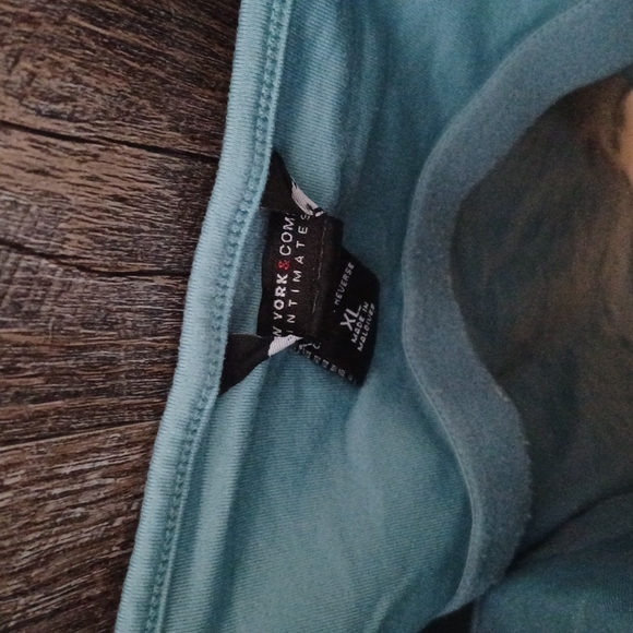 3/$9 Top - Picture 2 of 2